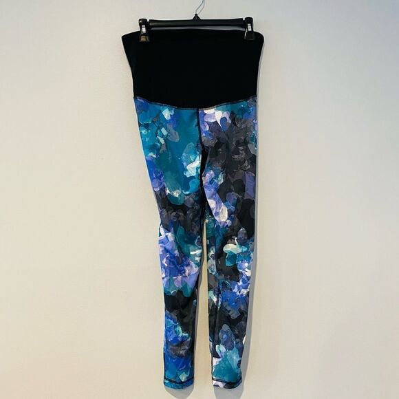 Ingrid & Isabel Maternity Floral Print Active Leggings with Crossover Panel - Picture 3 of 6